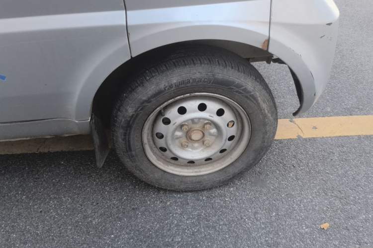 Used Wuling Rongguang 2011 1.2L Base Version Right Front Wheel Hub