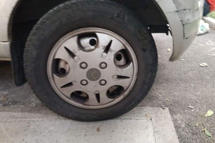 Used Wuling Rongguang 2011 1.2L Base Version Right Front Wheel Hub