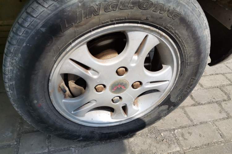 Used Wuling Rongguang 2011 1.2L Standard Version Right Front Wheel Hub