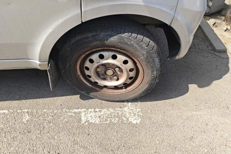 Used Wuling Rongguang 2011 1.2L Base Version Right Front Wheel Hub