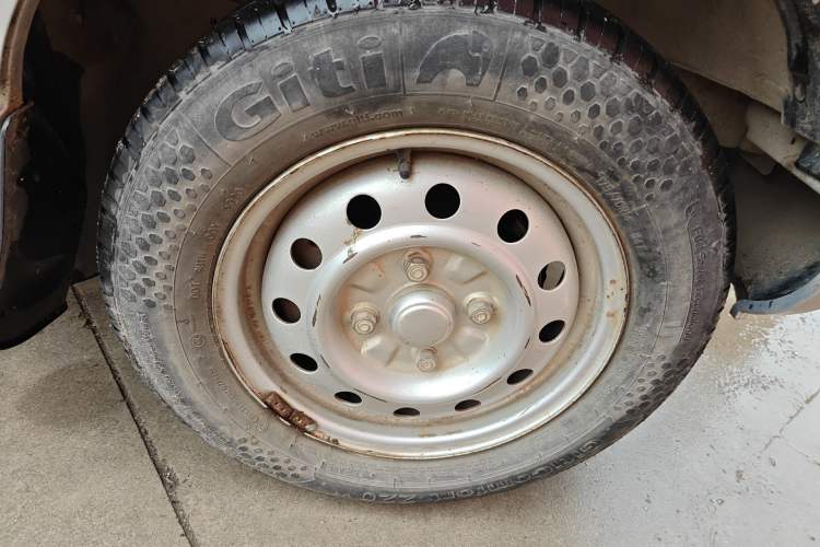 Used Wuling Rongguang 2011 1.2L Base Version Right Front Wheel Hub