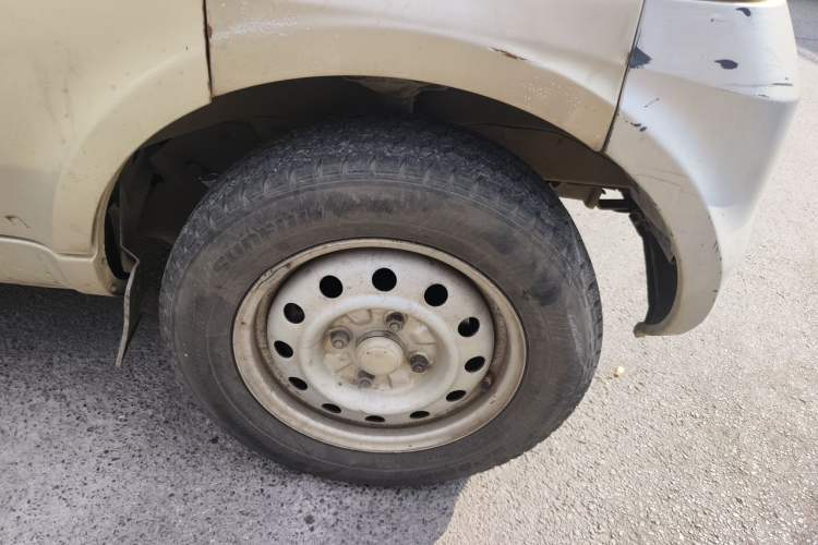 Used Wuling Rongguang 2011 1.2L Base Version Right Front Wheel Hub
