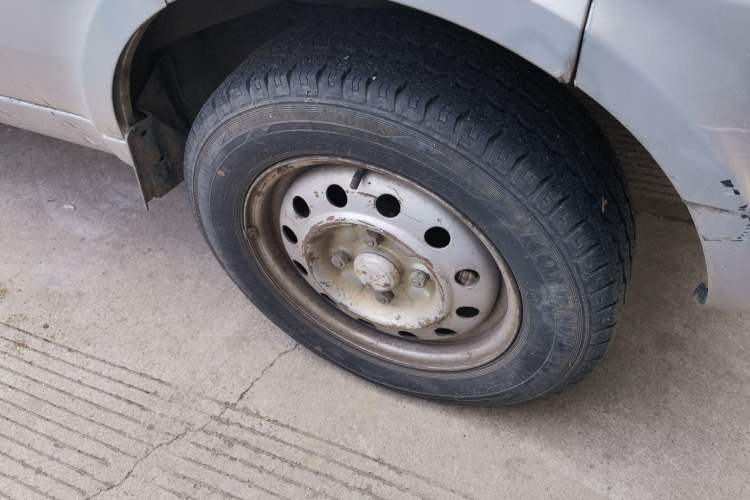 Used Wuling Rongguang 2011 1.2L Base Version Right Front Wheel Hub