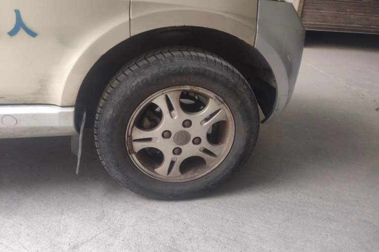 Used Wuling Rongguang 2011 1.2L Standard Version Right Front Wheel Hub