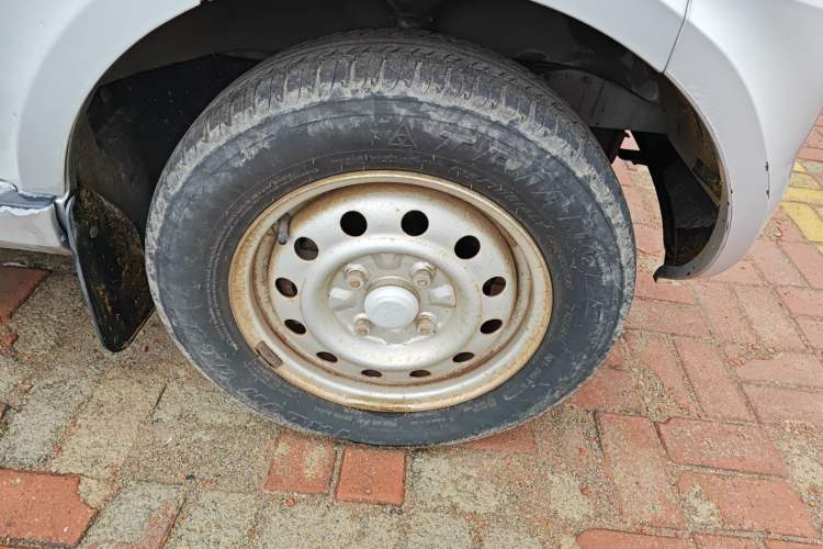 Used Wuling Rongguang 2011 1.2L Base Version Right Front Wheel Hub