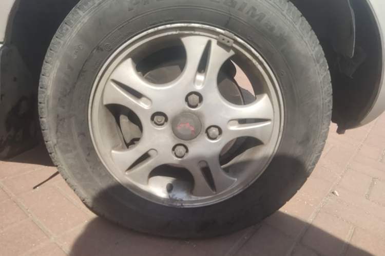 Used Wuling Rongguang 2011 1.2L Base Version Right Front Wheel Hub