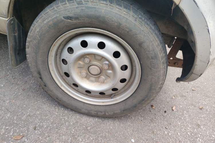 Used Wuling Rongguang 2011 1.2L Base Version Right Front Wheel Hub