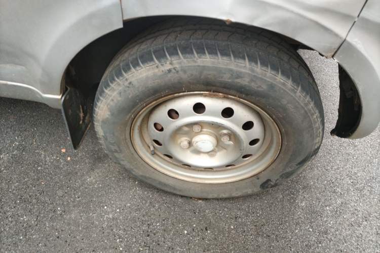 Used Wuling Rongguang 2011 1.2L Base Version Right Front Wheel Hub
