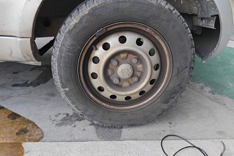 Used Wuling Rongguang 2011 1.2L Base Version Right Front Wheel Hub