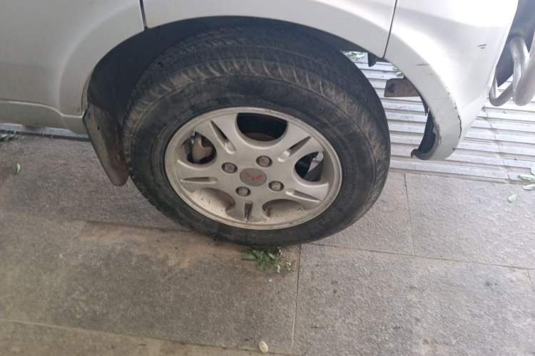 Used Wuling Rongguang 2011 1.2L Base Version Right Front Wheel Hub
