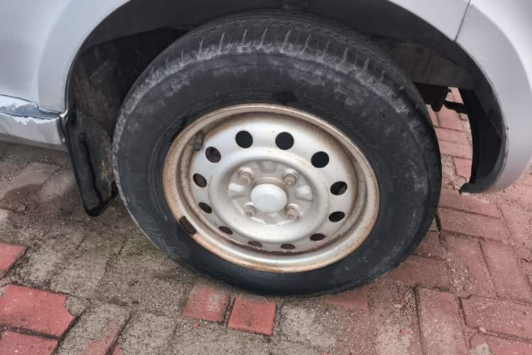 Used Wuling Rongguang 2011 1.2L Base Version Right Front Wheel Hub