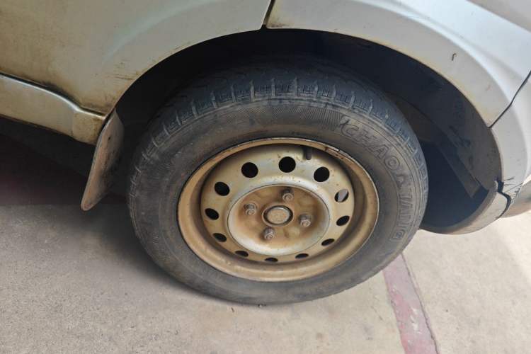 Used Wuling Rongguang 2011 1.2L Base Version Right Front Wheel Hub