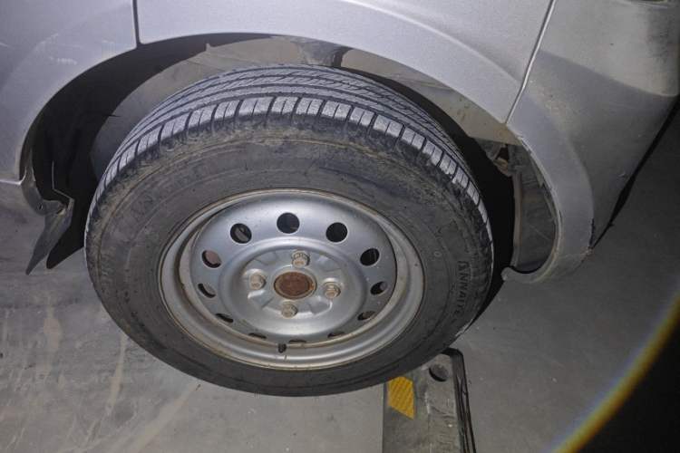 Used Wuling Rongguang 2011 1.2L Base Version Right Front Wheel Hub
