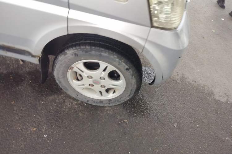 Used Wuling Rongguang 2011 1.2L Comfort Model Right Front Wheel Hub