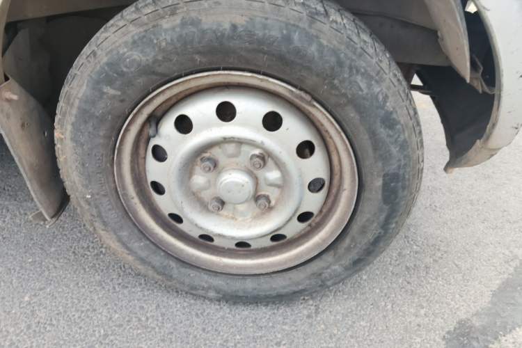 Used Wuling Rongguang 2011 1.2L Base Version Right Front Wheel Hub