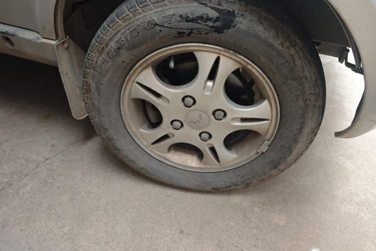 Used Wuling Rongguang 2011 1.2L Standard Version Right Front Wheel Hub
