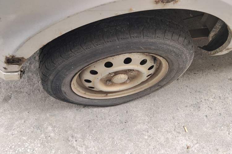 Used Wuling Rongguang 2011 1.2L Base Version Right Front Wheel Hub