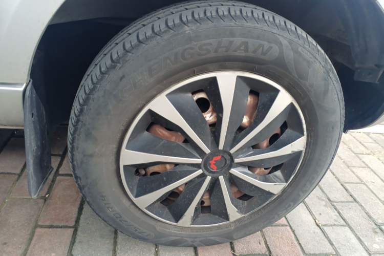 Used Wuling Rongguang 2011 1.2L Base Version Right Front Wheel Hub