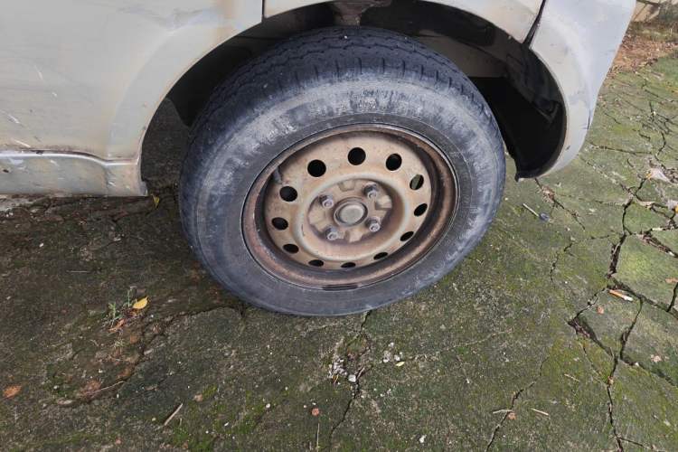 Used Wuling Rongguang 2011 1.2L Standard Version Right Front Wheel Hub