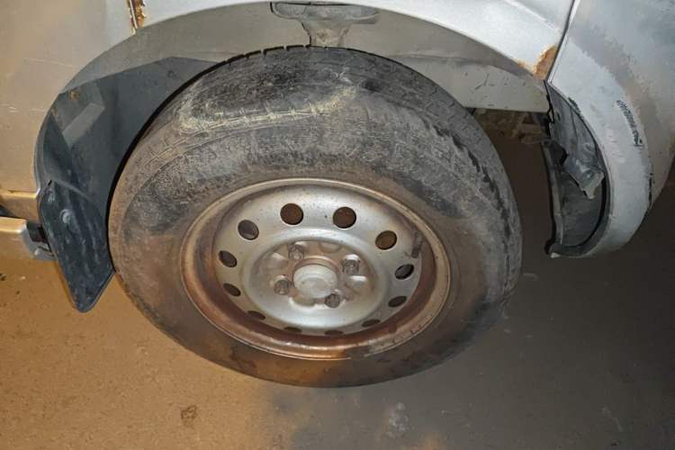 Used Wuling Rongguang 2011 1.2L Base Version Right Front Wheel Hub