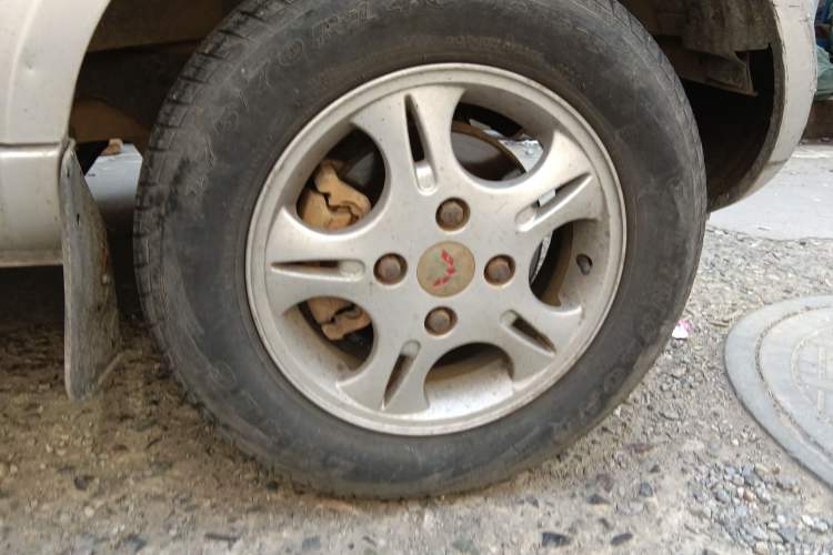 Used Wuling Rongguang 2011 1.2L Base Version Right Front Wheel Hub