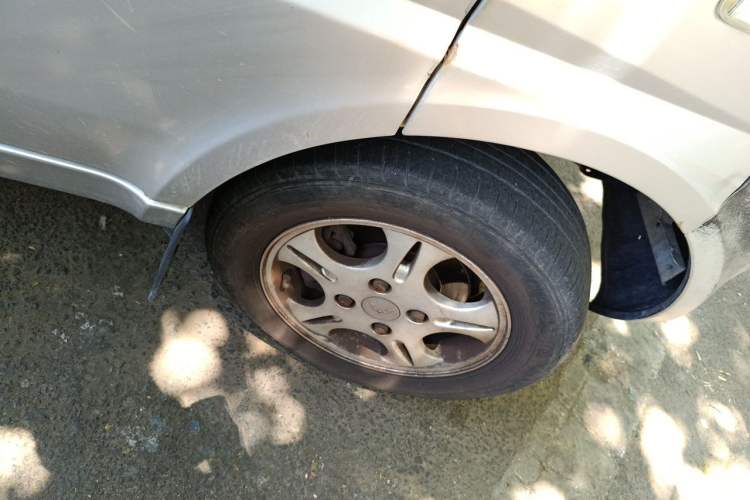 Used Wuling Rongguang 2011 1.5L Base Version Right Front Wheel Hub
