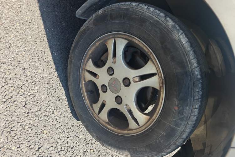 Used Wuling Rongguang 2011 1.2L Standard Version Right Front Wheel Hub
