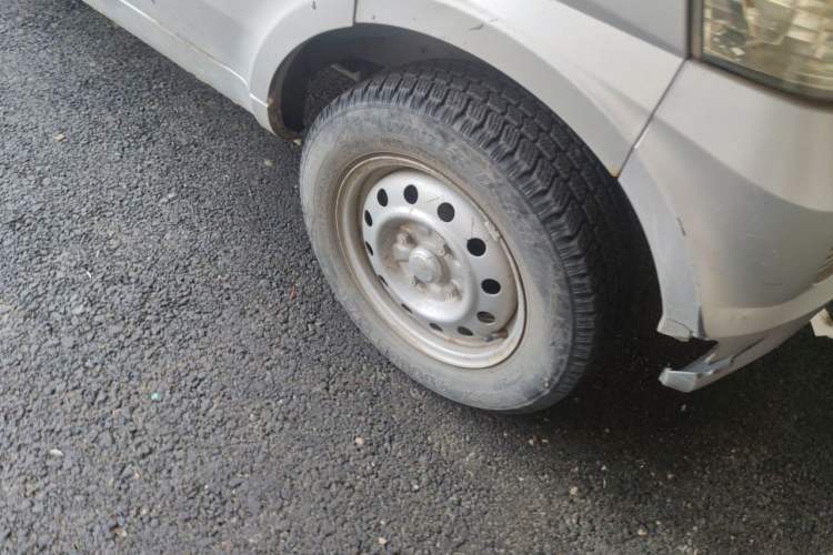 Used Wuling Rongguang 2011 1.2L Base Version Right Front Wheel Hub