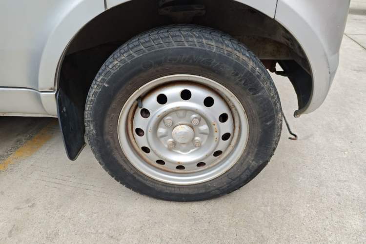 Used Wuling Rongguang 2011 1.2L Base Version Right Front Wheel Hub