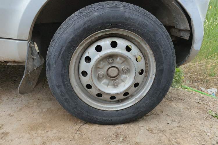 Used Wuling Rongguang 2011 1.2L Base Version Right Front Wheel Hub