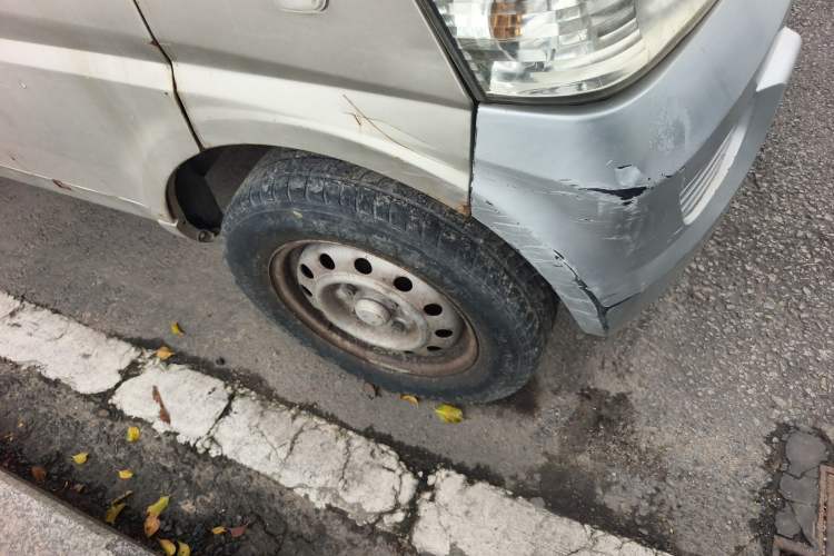 Used Wuling Rongguang 2011 1.2L Base Version Right Front Wheel Hub