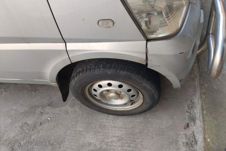 Used Wuling Rongguang 2011 1.2L Base Version Right Front Wheel Hub