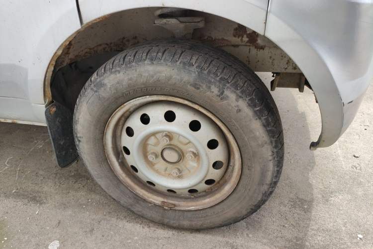 Used Wuling Rongguang 2011 1.2L Base Version Right Front Wheel Hub