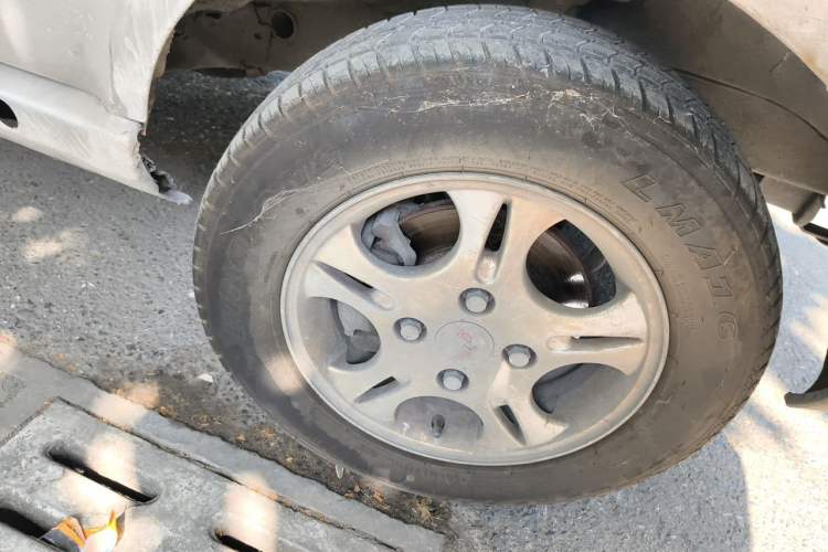 Used Wuling Rongguang 2011 1.2L Base Version Right Front Wheel Hub