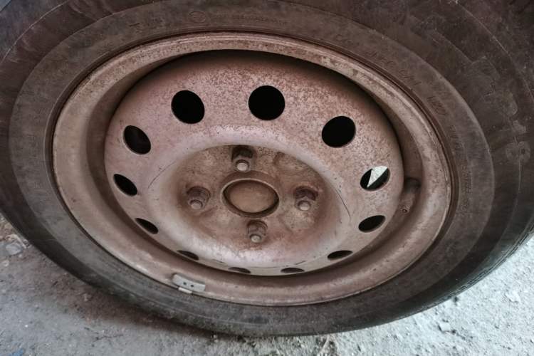 Used Wuling Rongguang 2011 1.2L Base Version Right Front Wheel Hub