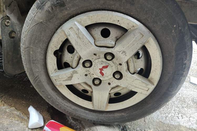 Used Wuling Rongguang 2011 1.2L Base Version Right Front Wheel Hub