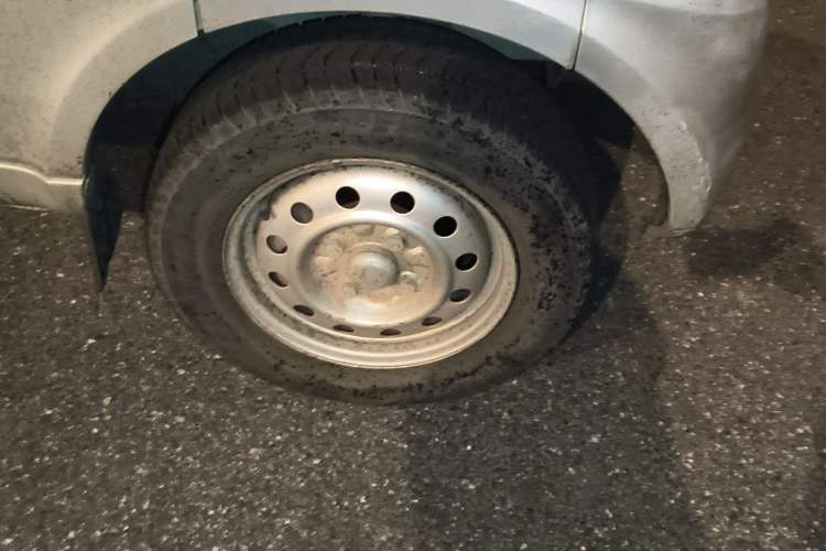 Used Wuling Rongguang 2011 1.2L Base Version Right Front Wheel Hub