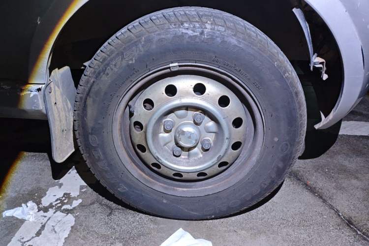 Used Wuling Rongguang 2011 1.2L Base Version Right Front Wheel Hub