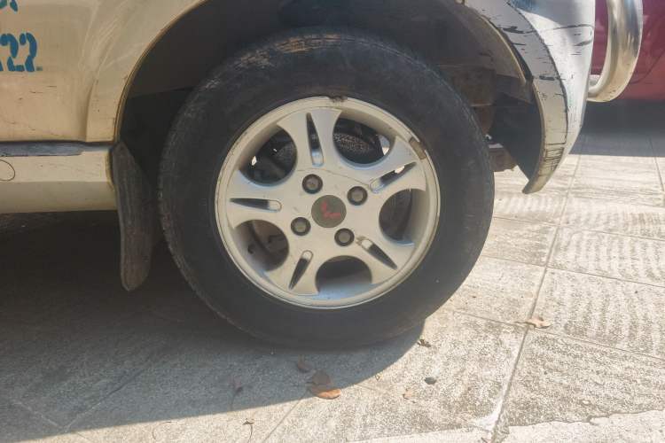 Used Wuling Rongguang 2011 1.2L Base Version Right Front Wheel Hub