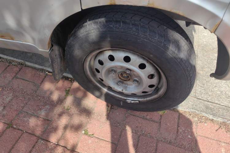 Used Wuling Rongguang 2011 1.2L Base Version Right Front Wheel Hub
