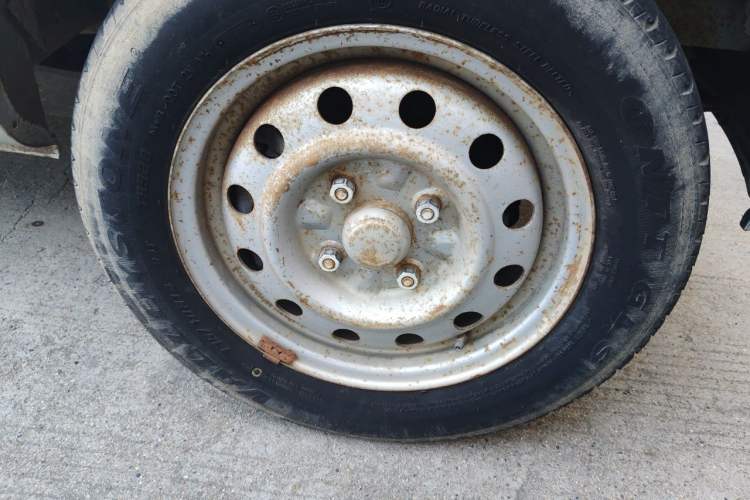 Used Wuling Rongguang 2011 1.5L Base Version Right Front Wheel Hub
