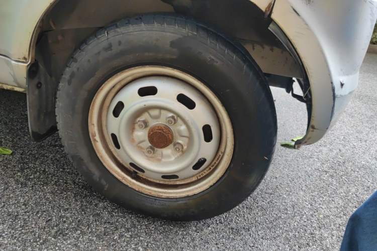 Used Wuling Rongguang 2011 1.2L Base Version Right Front Wheel Hub