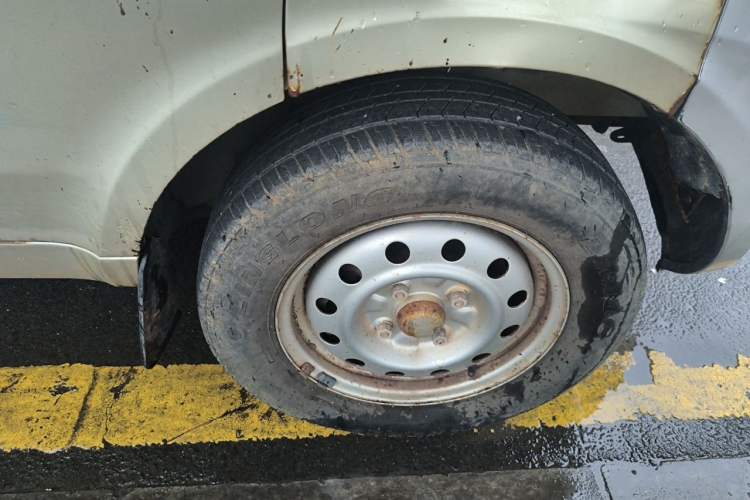Used Wuling Rongguang 2011 1.2L Base Version Right Front Wheel Hub