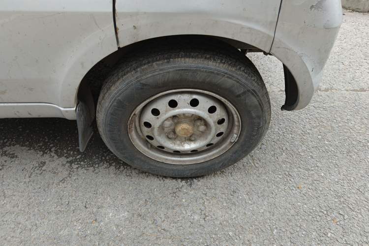 Used Wuling Rongguang 2011 1.2L Base Version Right Front Wheel Hub