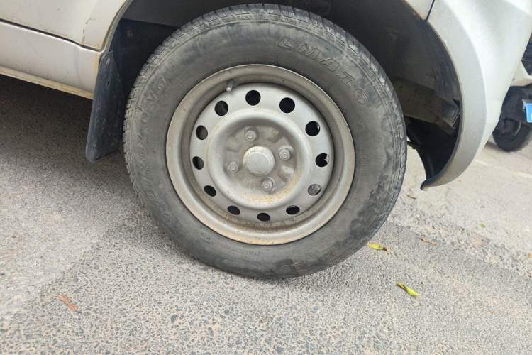 Used Wuling Rongguang 2011 1.2L Base Version Right Front Wheel Hub
