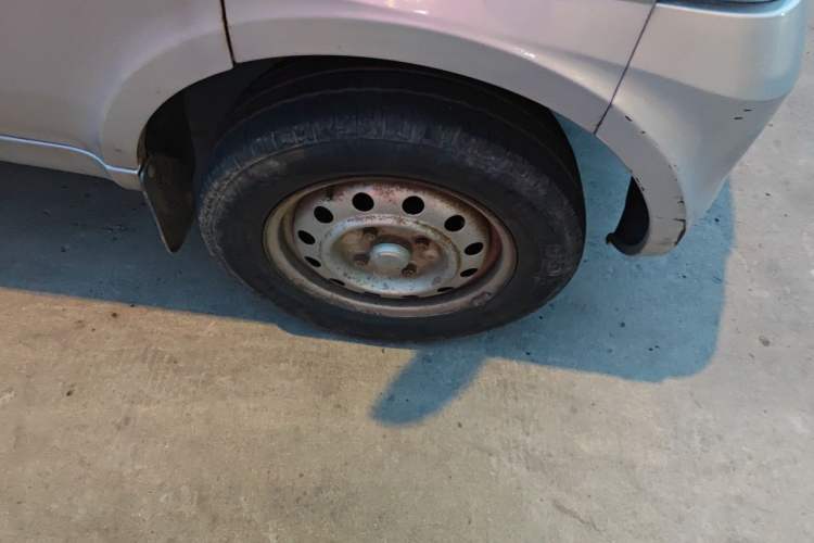 Used Wuling Rongguang 2011 1.2L Base Version Right Front Wheel Hub
