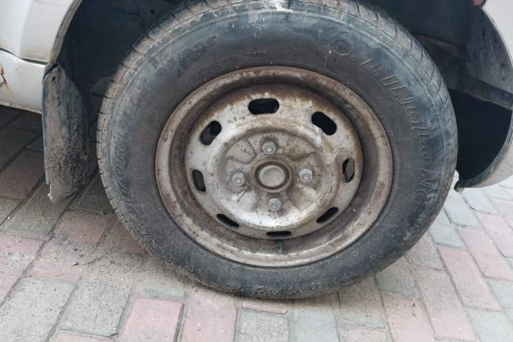 Used Wuling Rongguang 2011 1.2L Base Version Right Front Wheel Hub