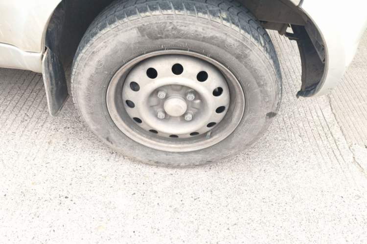 Used Wuling Rongguang 2011 1.2L Base Version Right Front Wheel Hub
