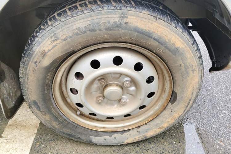 Used Wuling Rongguang 2011 1.2L Base Version Right Front Wheel Hub