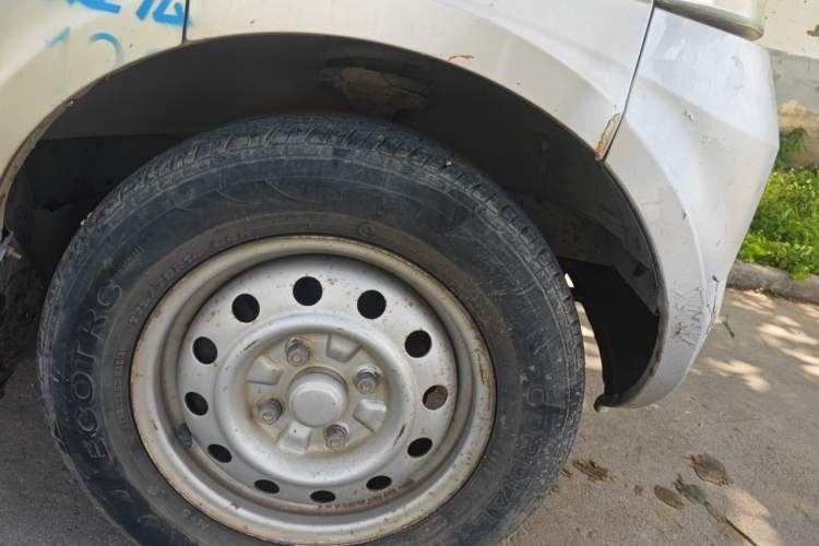 Used Wuling Rongguang 2011 1.2L Standard Version Right Front Wheel Hub